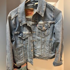 Medium Blue Wash Levi’s Denim Jaket- Size Medium